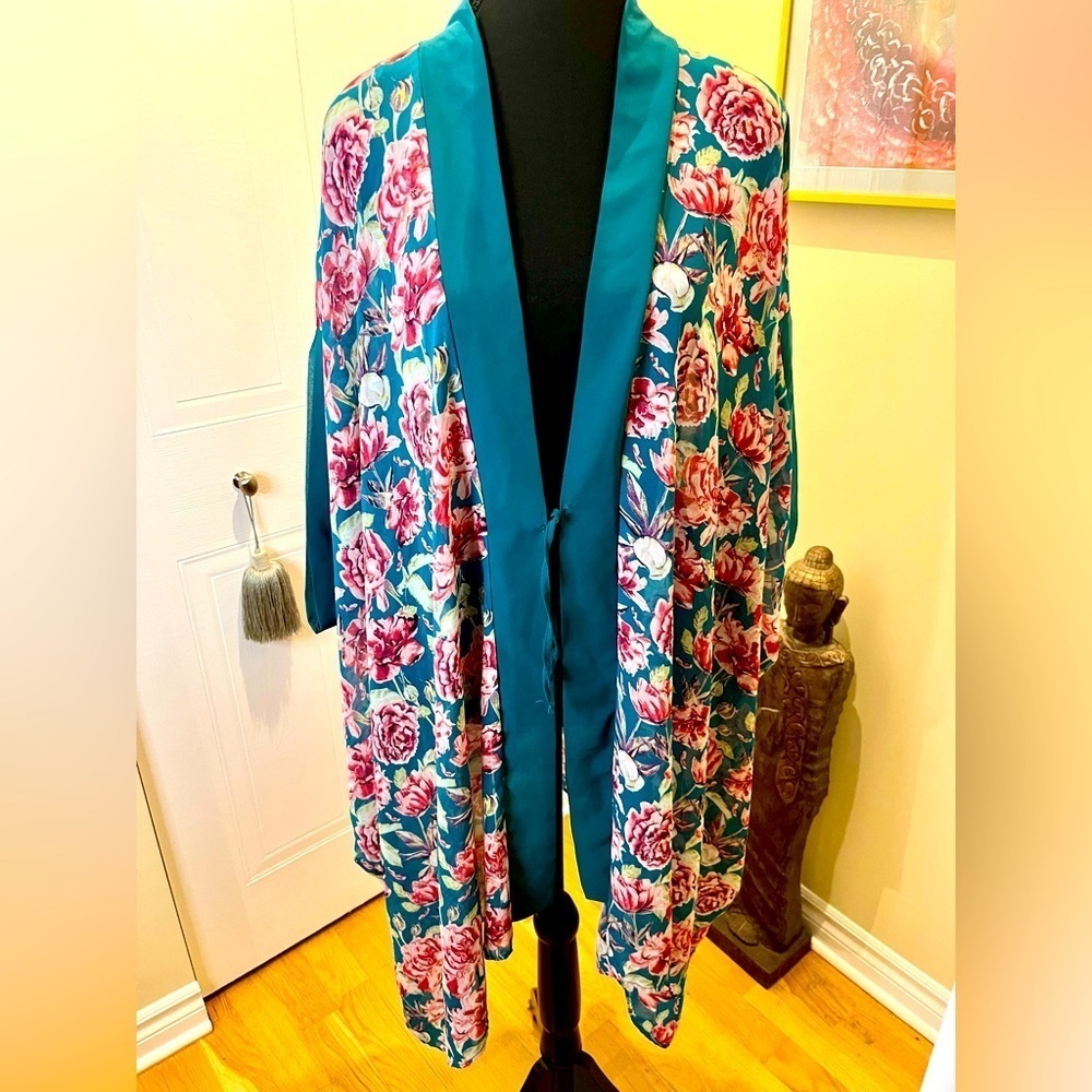 🩵La Vie En Rose aqua kimono 👘 /coverup w/floral print & aqua blue  trim 💙💐